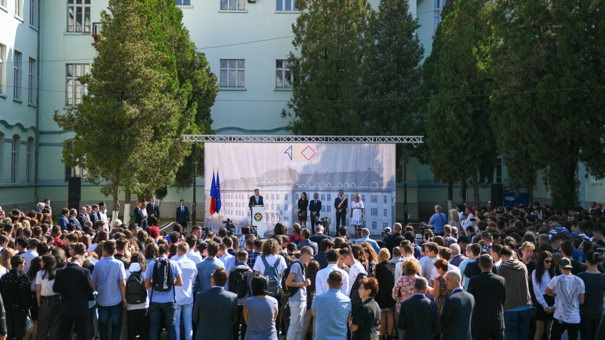 Klaus Iohannis, la deschiderea anului școlar: „Tara aceasta este moştenirea voastră, iar viitorul ei sunteţi voi”