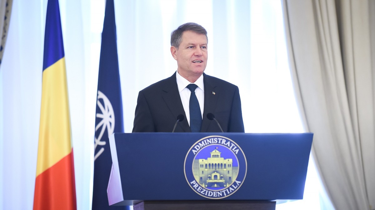 Iohannis a sesizat Curtea Constituţională în privinţa legii de eliminare a peste o sută de taxe