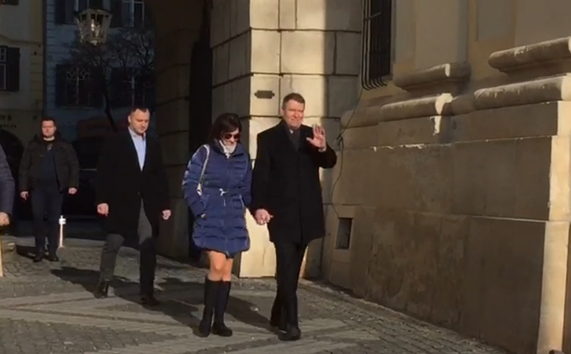 La schiat, apoi la slujbă. Soții Iohannis și-au petrecut weekendul în județul Sibiu