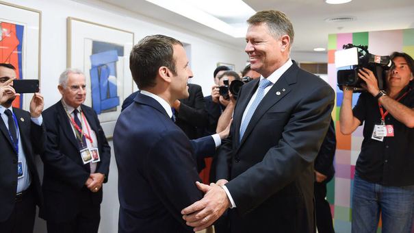 Iohannis şi Macron vor avea o conferinţă de presă comună si vor merge la Muzeul Satului