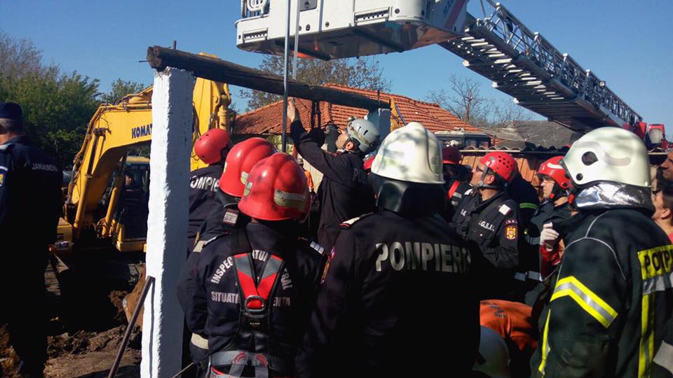 Copilul salvat aseară din puț este în stare critică
