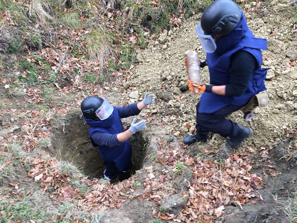 Foto. Pirotehniștii au distrus muniția găsită neexplodată