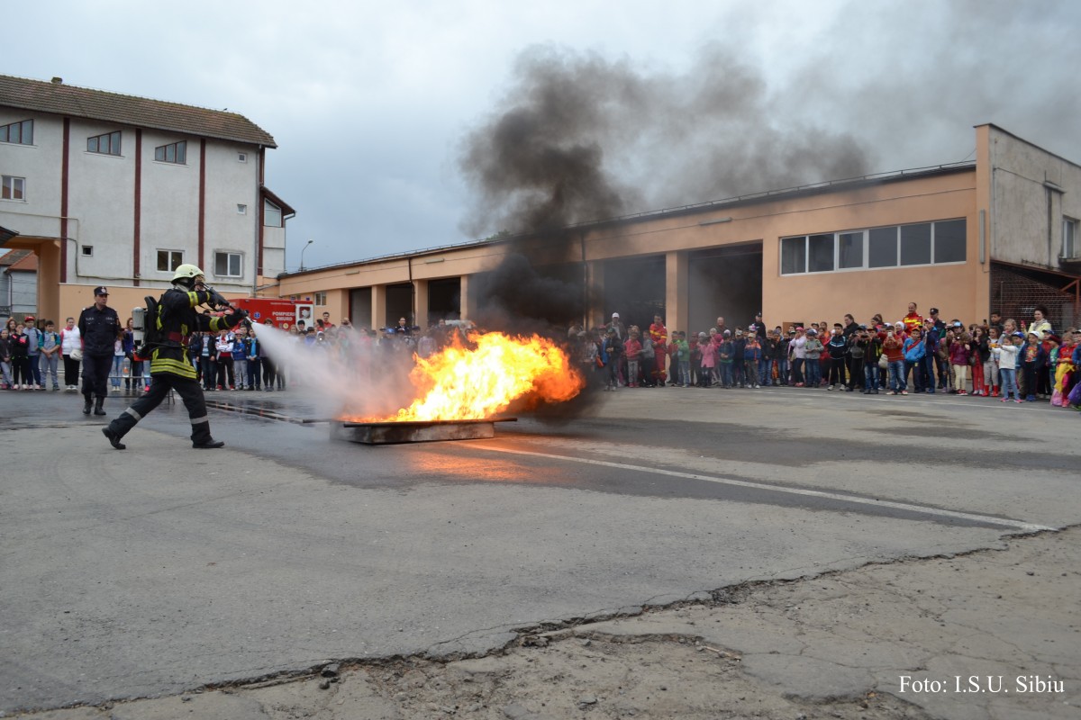 “Școala Altfel” cu peste 1300 de elevi la ISU Sibiu
