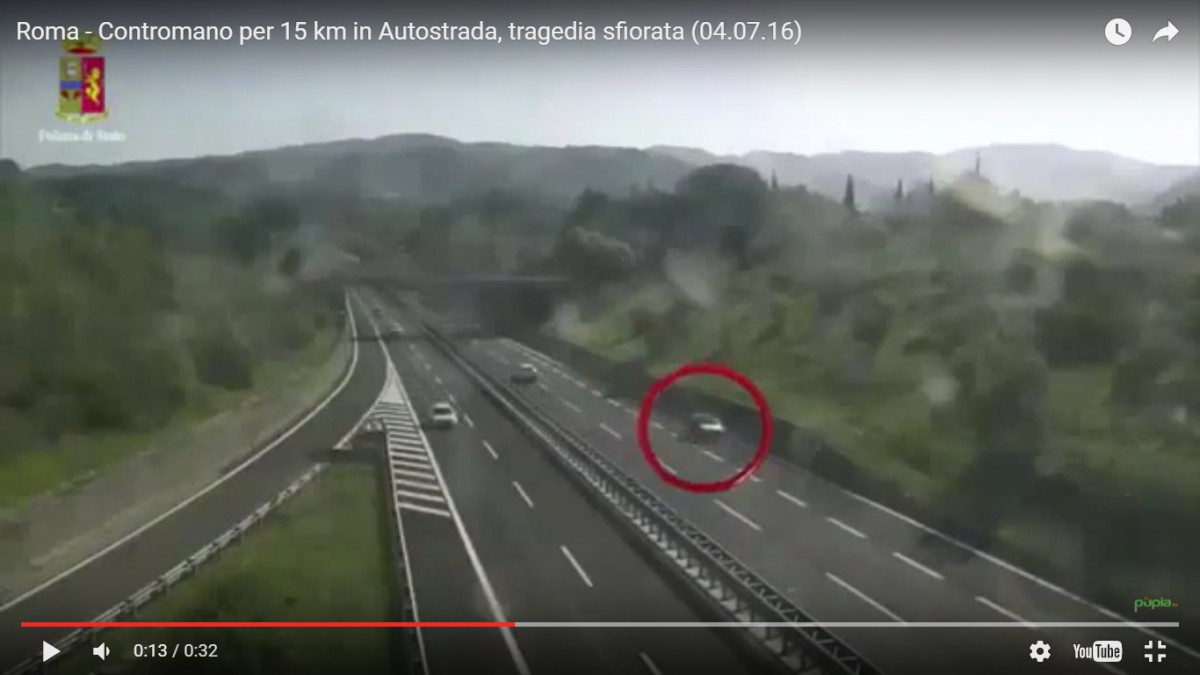 VIDEO. Șofer român oprit de poliție, după ce a condus 15 km în sens invers pe o autostradă din Italia