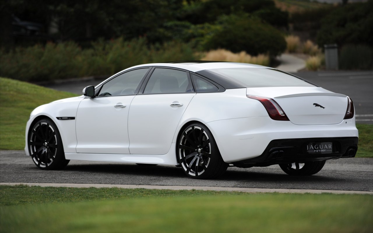 Britanic la volanul unui Jaguar, pe radar cu 206 km/h. Nu pățește mai nimic