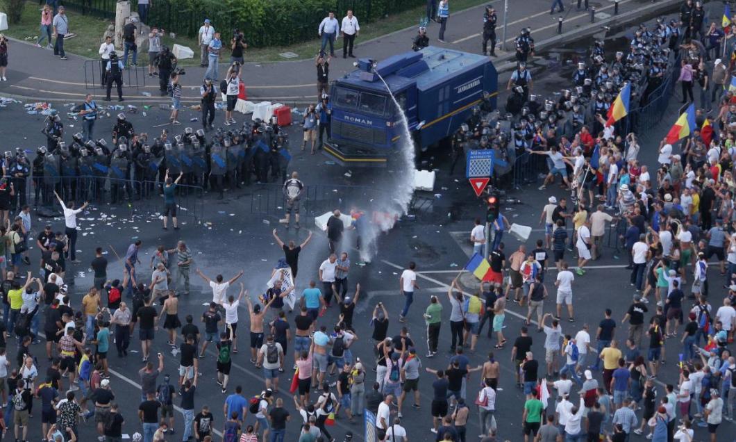 Parchetul militar a deschis dosar penal pentru intervenția Jandarmeriei la protestele din Piața Victoriei