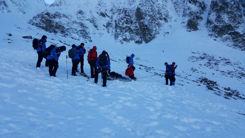 Video | Salvamontiștii au salvat un turist accidentat în Munții Făgăraș