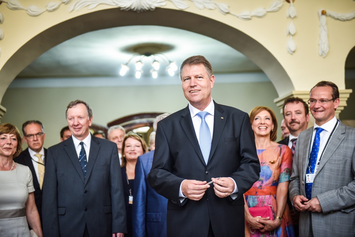 Iohannis: Şi paznicilor li se cere cazierul la angajare; este inimaginabil ca ţara să fie păzită de cineva cu dosar penal