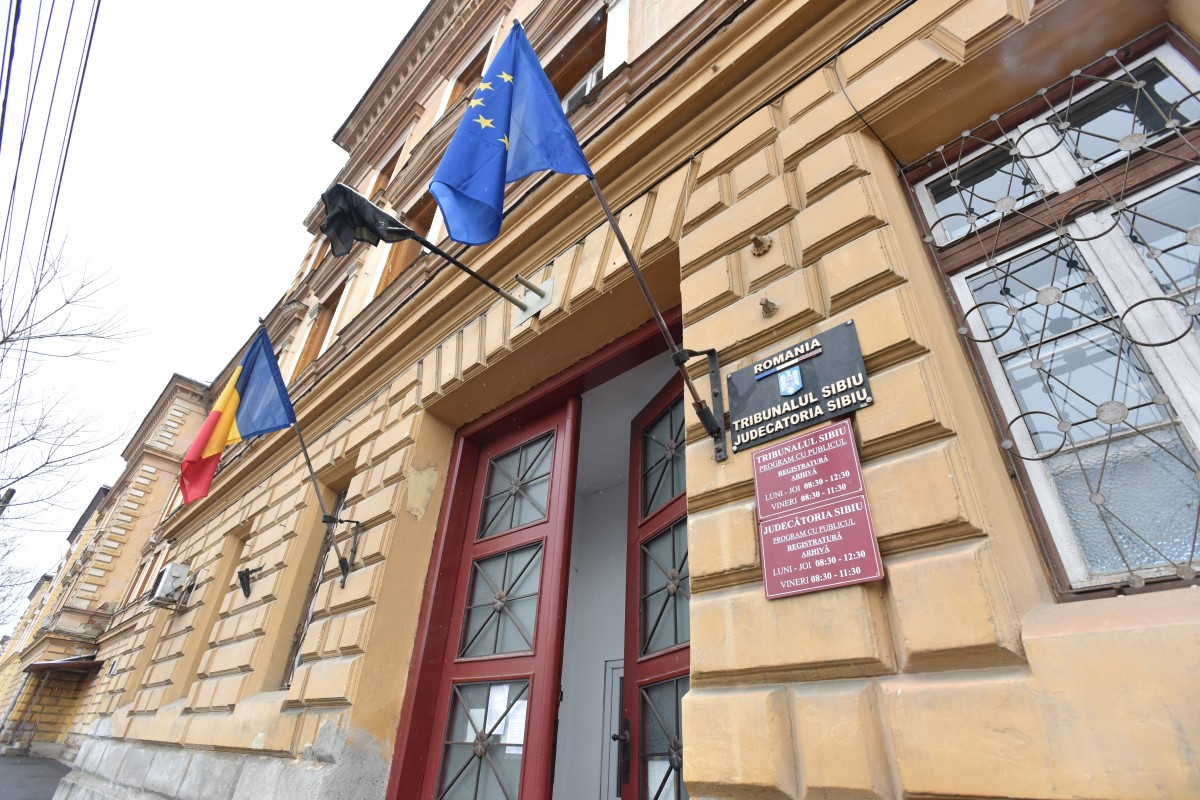 Au tâlhărit o sibiancă în mijlocul zilei, dar n-a fost îndeajuns să fie arestați