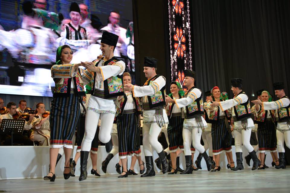 Festivalul Național de Folclor „Ioan Macrea” începe mâine. Toate biletele puse în vânzare au fost epuizate