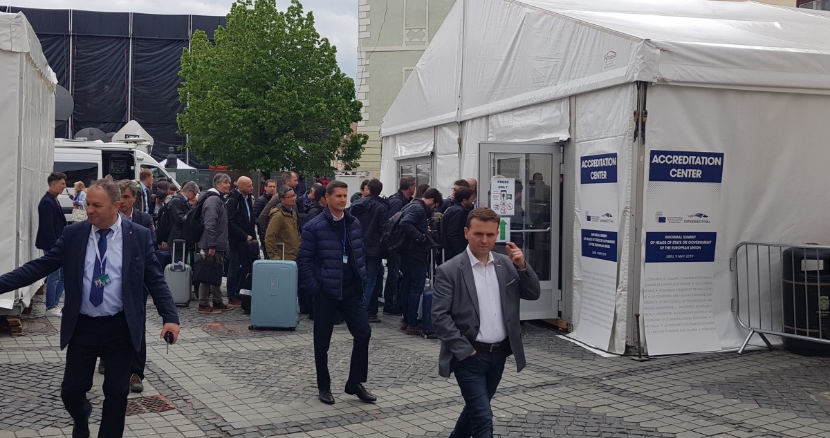 Ce cadouri primesc jurnaliștii străini care au venit să relateze despre summit-ul de la Sibiu