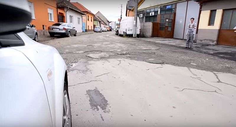 VIDEO – Cele mai proaste străzi din Sibiu. Pe Laminorului e decent cu căruța