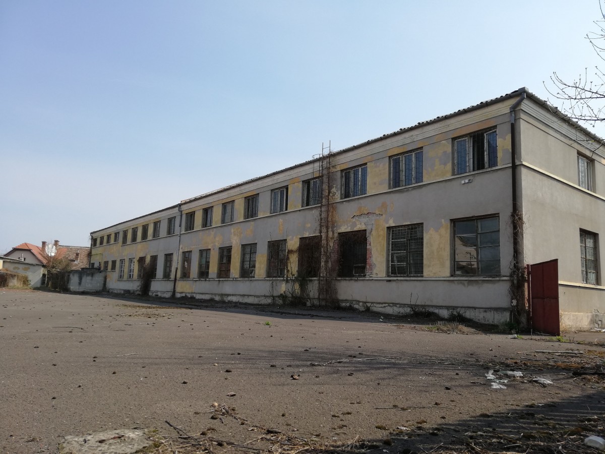 Închis de 9 ani, Liceul CFR a ajuns la Înalta Curte. „Tot școală vrem să facem acolo”