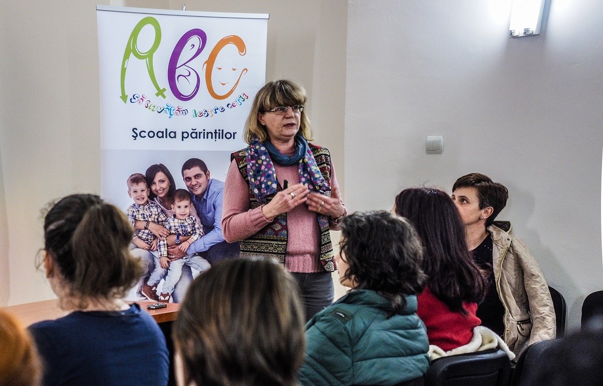 Ședinţe de educaţie prenatală, gratuite. „Ambii părinți au un rol important, încă din perioada sarcinii”