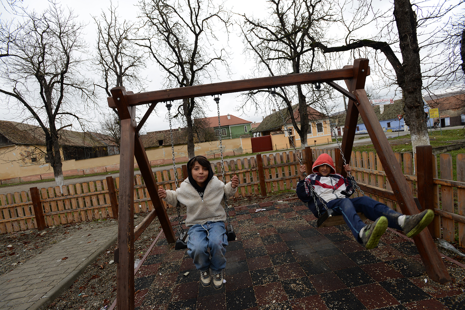 Începe programul de formare „Județul Sibiu mai prietenos pentru copii – autorități locale mai bine echipate, intervenții mai eficiente”