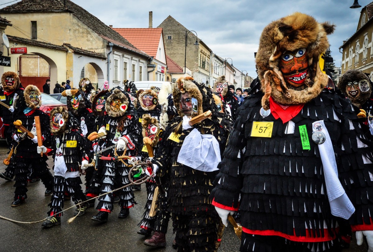 De unde a plecat obiceiul lolelor care vor fugi la Sibiu