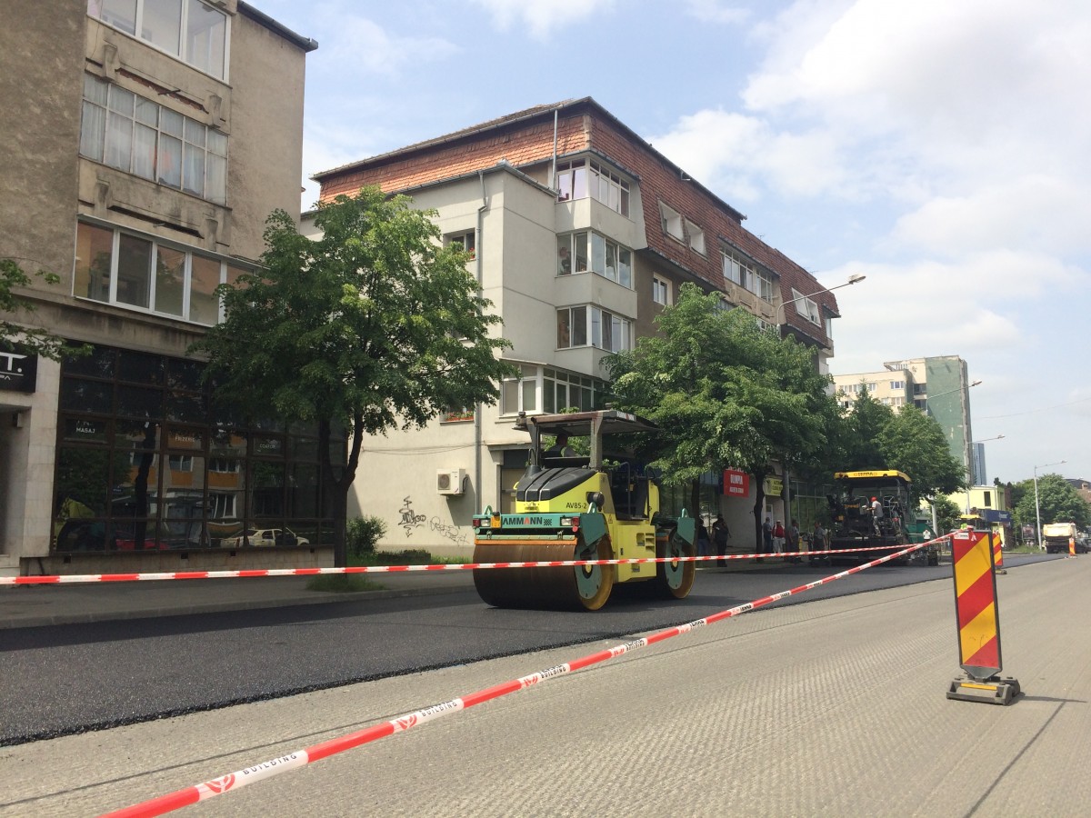 Continuă lucrările de reparații la străzi în Sibiu (CP)