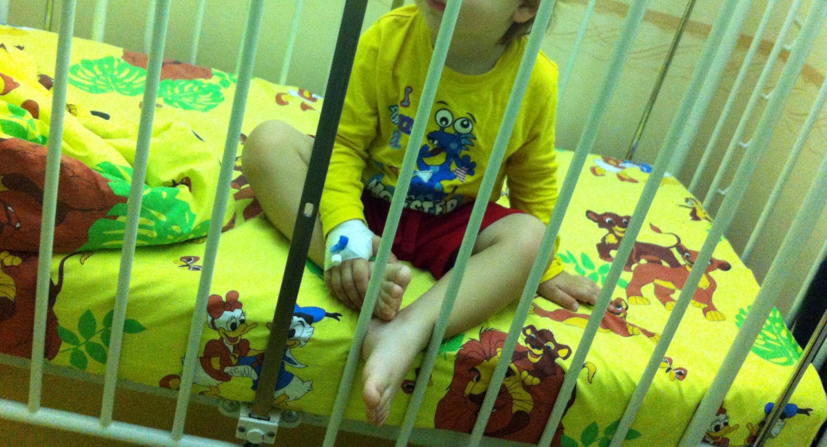 Mămicile din Sibiu vor să fie internate alături de copiii lor. ”L-am scos traumatizat din spital”