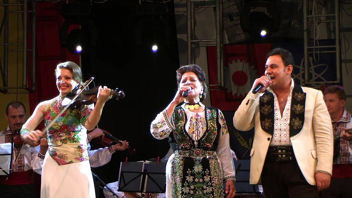 Maria Ciobanu sărbătorește 80 de ani în Piața Mare, alături de Leontina Văduva și Ionuț Dolănescu