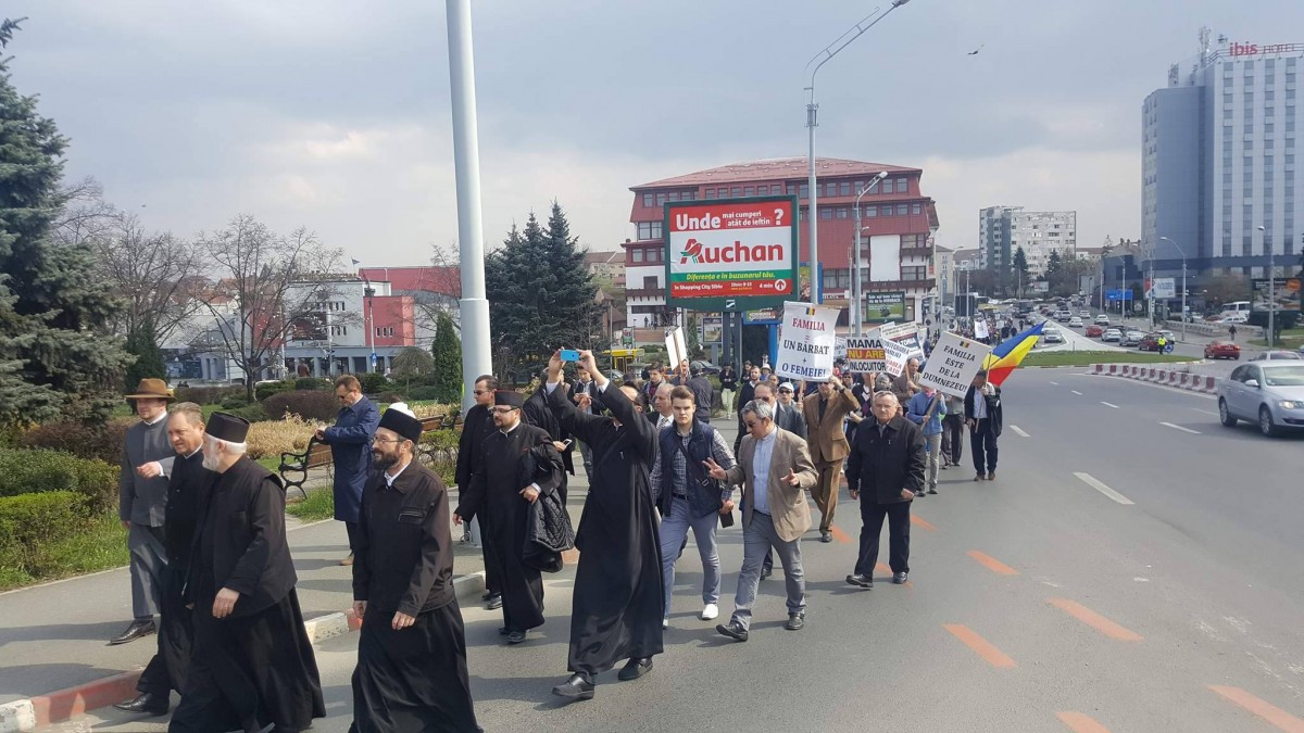 FOTO, VIDEO | Marșul anti-avort. S-au strâns 1.000 de oameni