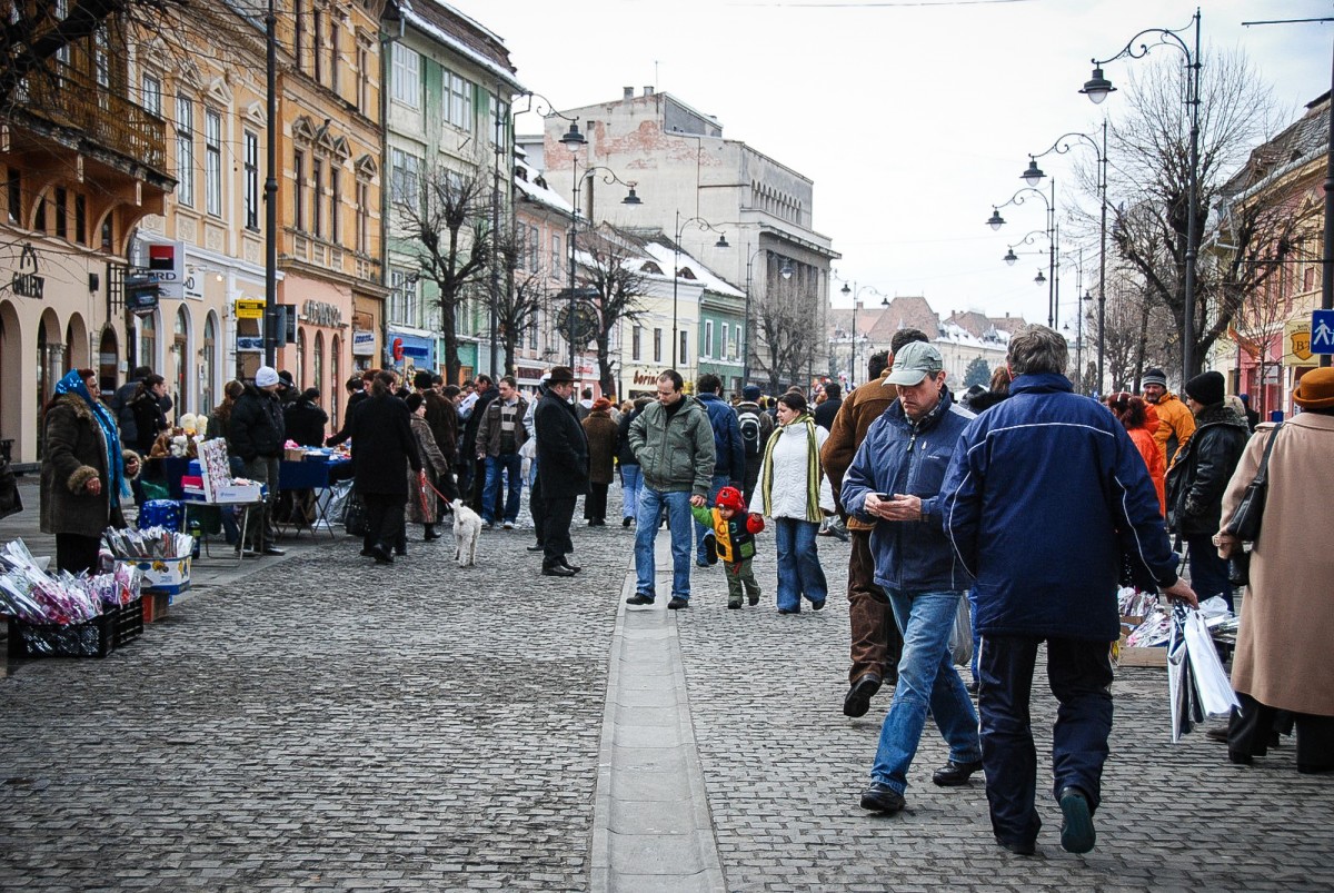 Suntem pe locul patru în țară la salarii. Și creștem