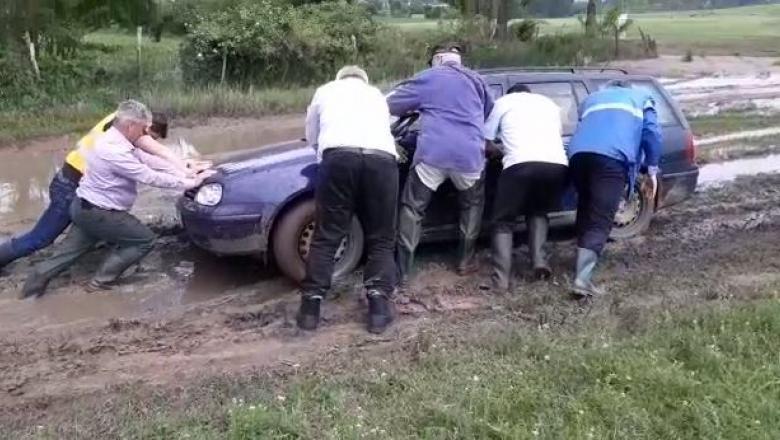 Ministrul Apelor și Pădurilor a rămas împotmolit în mocirlă, deși premierul a scos țara din noroaie