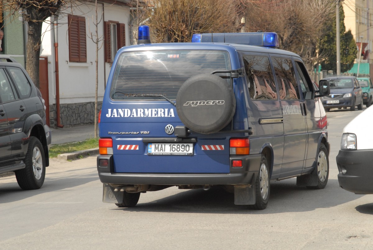 Un sibian din Laslea s-a răsculat împotriva familiei care l-a angajat. I-a fugărit cu toporul