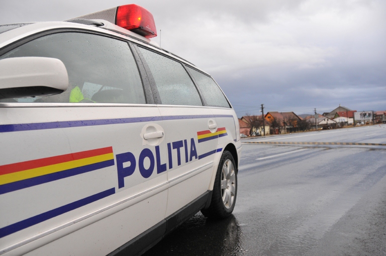 Jaf la Săliște. Cinci tineri au fugit cu telefonul unui șofer