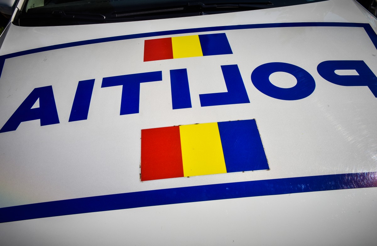 Un șofer băut a intrat cu mașina într-un autoturism parcat, pe strada Paris