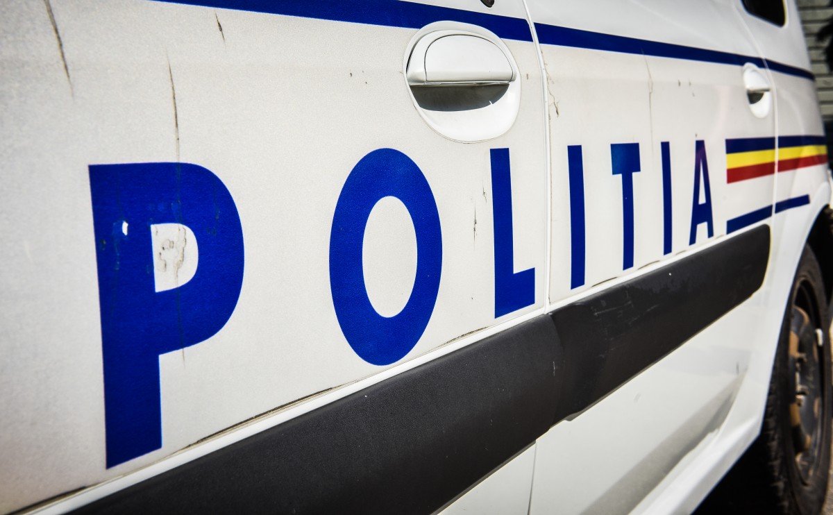 Scandal în Săliște. Un tânăr a intrat cu forța într-o locuință și a amenințat un bărbat