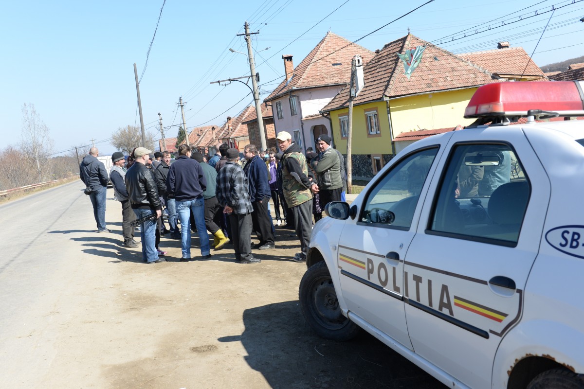 Un șofer din Merghindeal a aflat de la polițiști că pe drumuri există legi. Acum are dosar penal și 2000 de lei de plată
