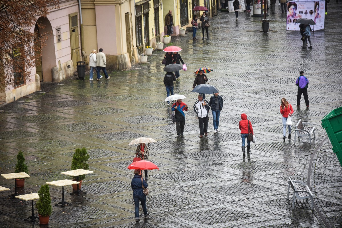 Week-end ploios: Cod galben în întreg județul Sibiu