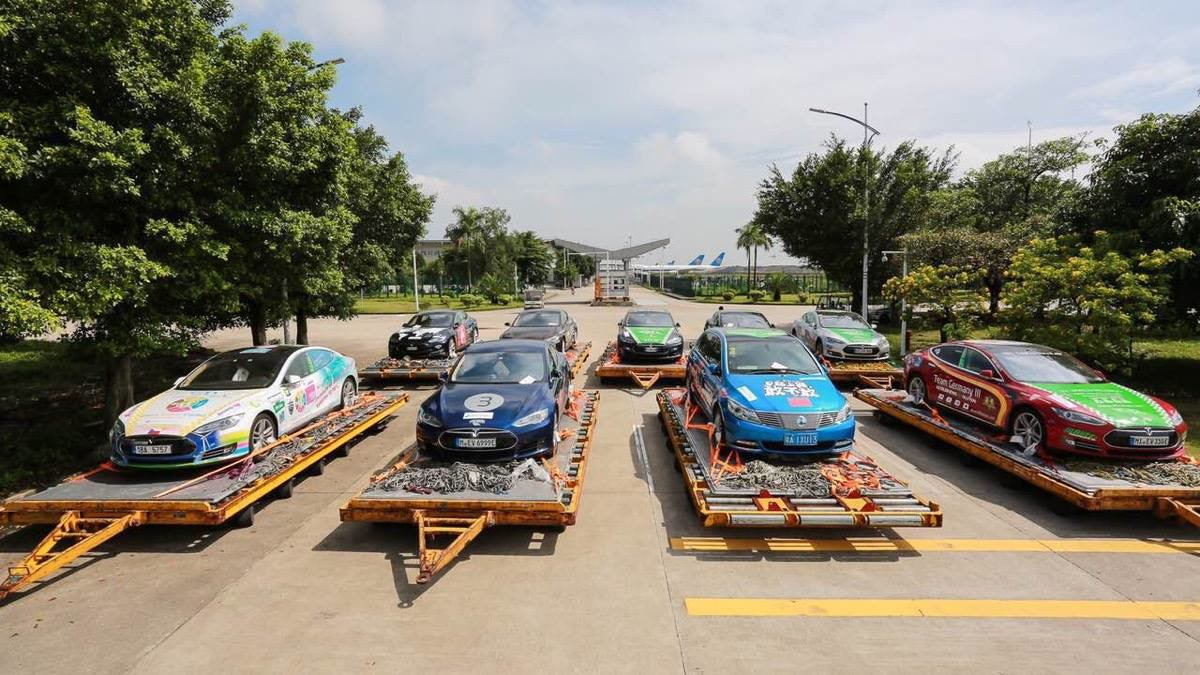 Caravana mașinilor electrice care fac înconjurul lumii ajunge săptămâna viitoare la Sibiu