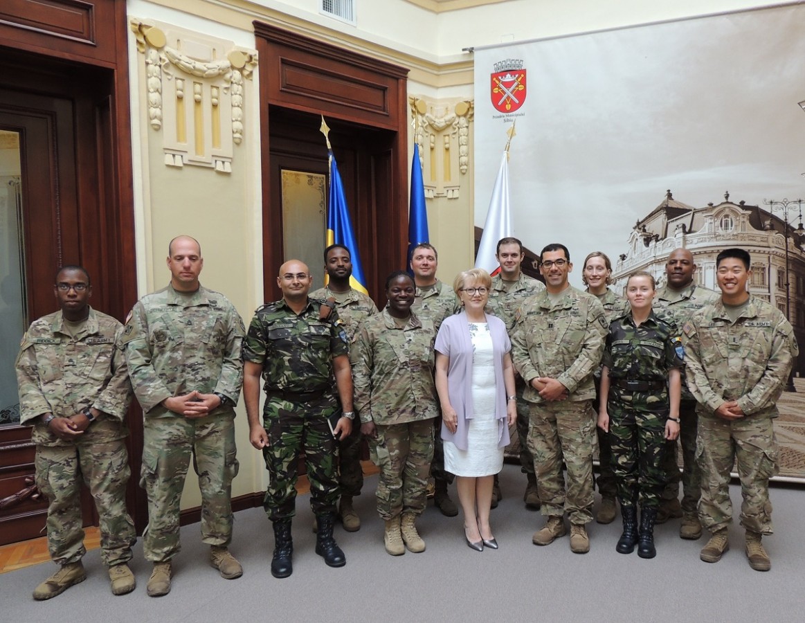Militarii americani, la primarul Sibiului: alianța NATO este în beneficiul și pentru cetățenii statelor membre