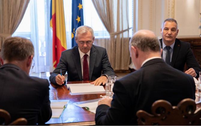 Newsweek: Cum sunt folosiți banii publici primiți de PSD - bolizi de lux și contracte pentru soția trezorierului