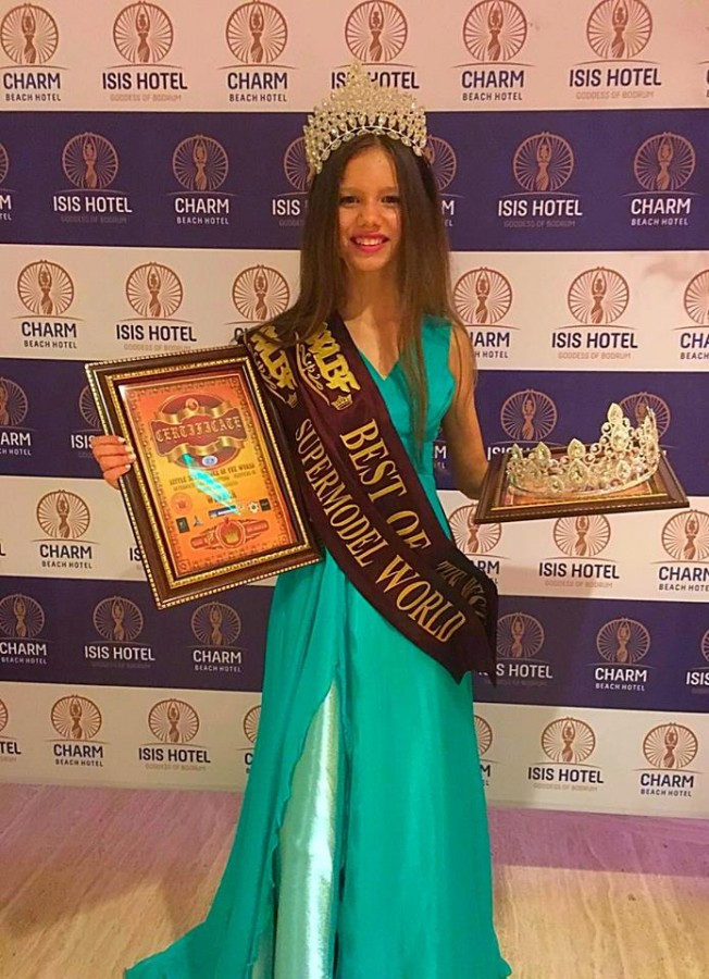 O fetiță din Sibiu a câștigat titlul “Super Model of the World”