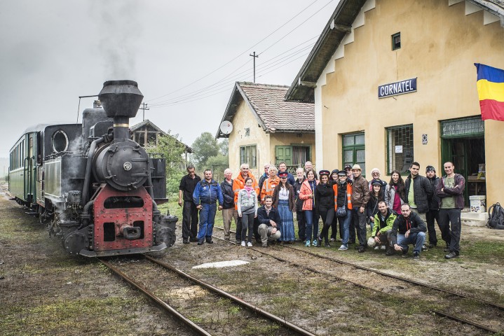 Voluntarii de la Prietenii Mocăniței renovează gara din Cornățel/FOTO