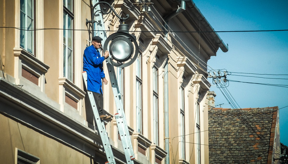 După o analiză concretă, Primăria Sibiu nu e convinsă de eficiența iluminatului public ”eco eficient”