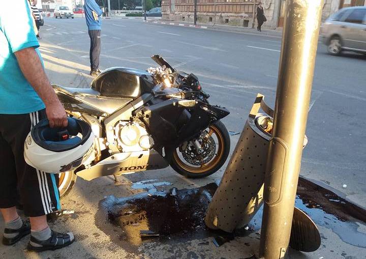 ACTUALIZARE - Motociclistul accidentat pe DN14 a murit