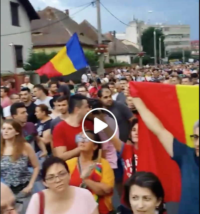 Protestatarii s-au oprit în fața casei președintelui. ”Iohannis, Iohannis!” VIDEO