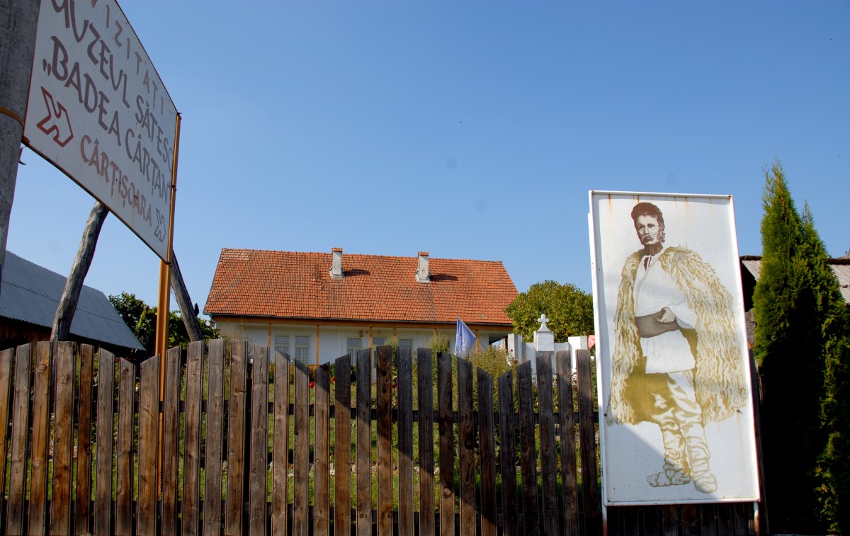 Stră-strănepotul lui Badea Cîrțan a ajuns primar după trei încercări