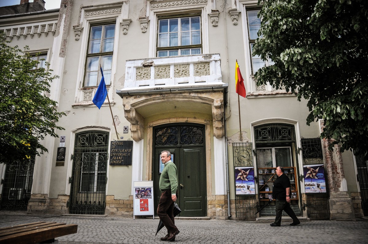 Muzeul Astra angajează muzeograf, referent de specialitate, restaurator, technician și muncitor calificat