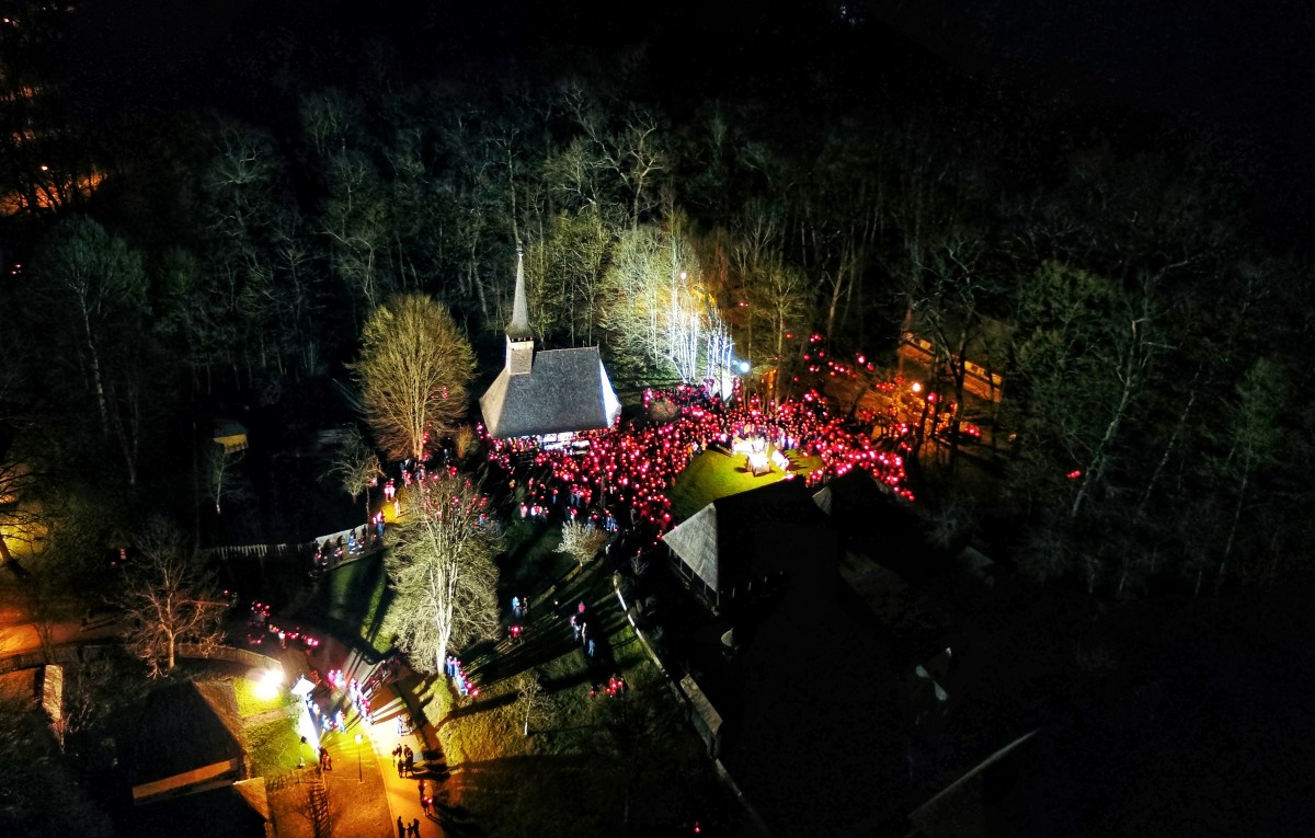 Foto | Slujba de Înviere a atras mii de credincioși în mijlocul naturii