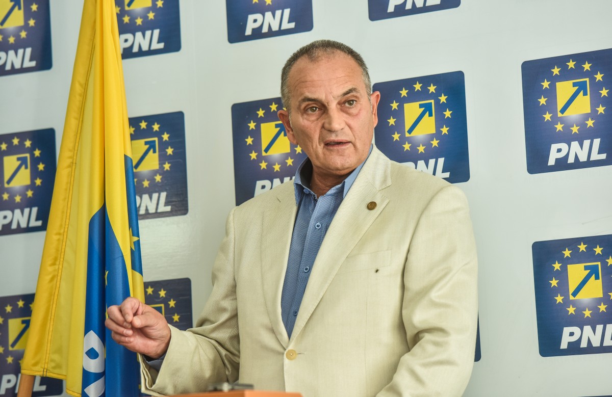 PNL Sibiu împarte 20.000 de flyere cu informări despre pesta porcină