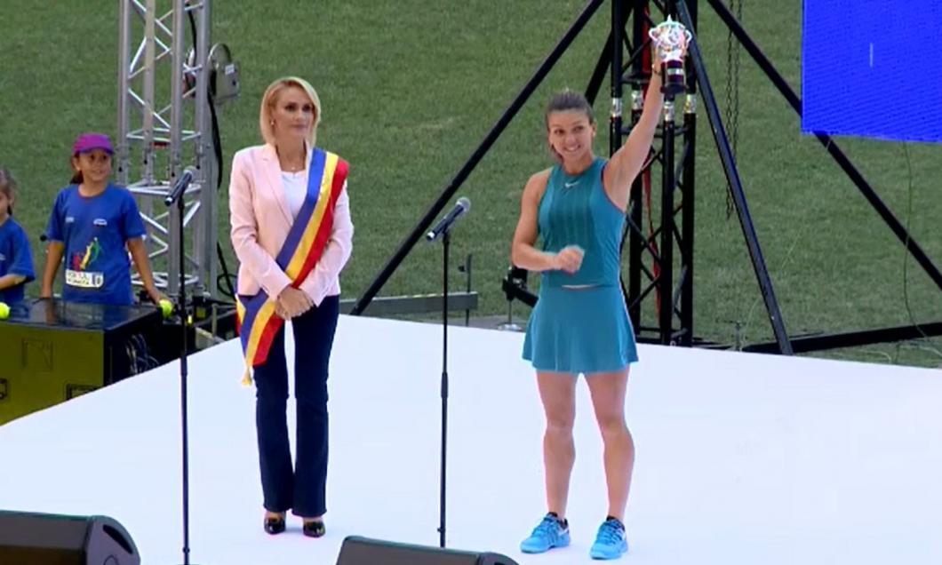VIDEO Simona Halep, aclamată pe Arena Națională. Firea, huiduită la scenă deschisă