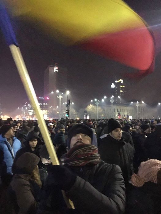 Ministru în Guvernul Ponta, în mijlocul protestatarilor. ”Oamenii reacționează pentru că abuzurile și banditismele nu mai pot fi tolerate în România!