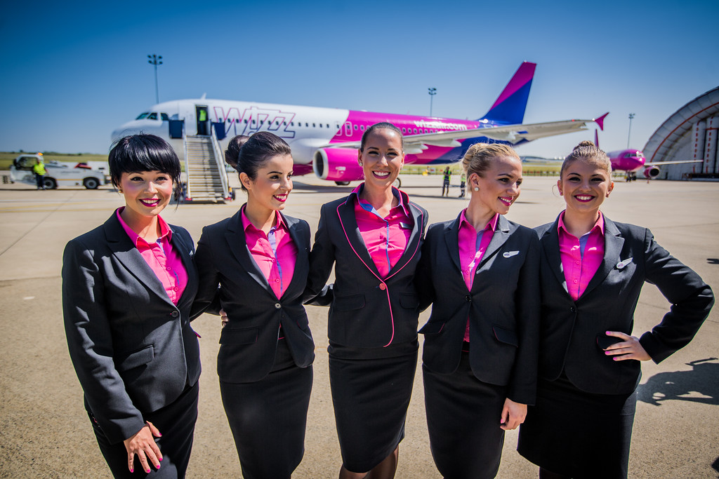 Wizz Air angajează însoțitori de zbor pentru baza din Sibiu