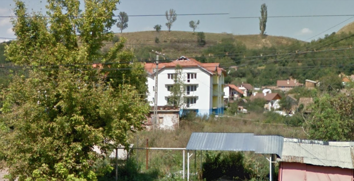 ACTUALIZARE Un întreg bloc a fost evacuat din cauza scurgerilor de gaze. Trei copii, duși la spital