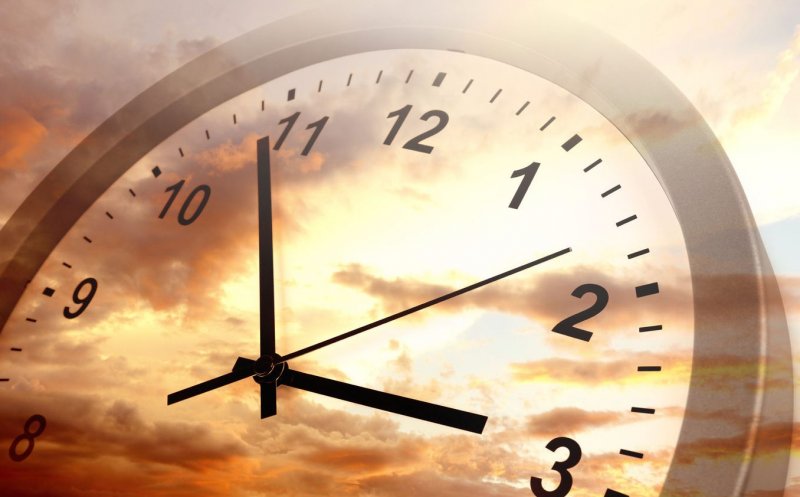 În acest week-end se schimbă ora. Vom da ceasurile înainte cu o oră