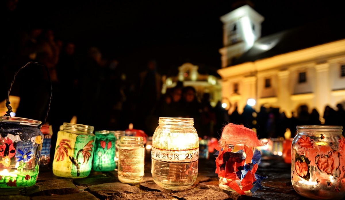 De „Ora Pământului”, 800 de copii vor cânta pe întuneric, în Piața Mare